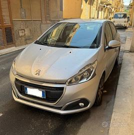 Peugeot 208 1.6 diesel grigia 2017