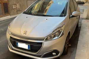 Peugeot 208 1.6 diesel grigia 2017