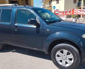 Nissan Pathfinder 2.5 dCi SE