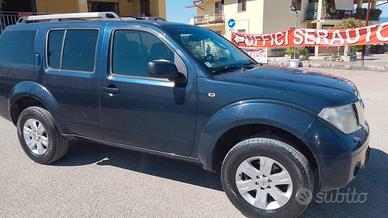 Nissan Pathfinder 2.5 dCi SE