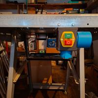 sega circolare e tavolo da lavoro