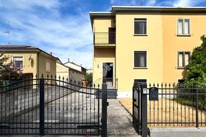 PORZIONE DI BIFAMILIARE A MOLINELLA
