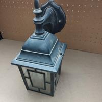 N. 5 lampade a parete da esterno; €. 15 ciascuna. 