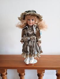 bambola di porcellana da collezione 