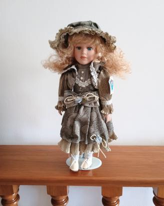 bambola di porcellana da collezione 