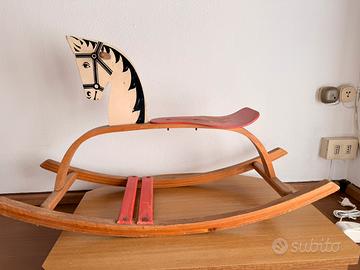 Cavallino a dondolo