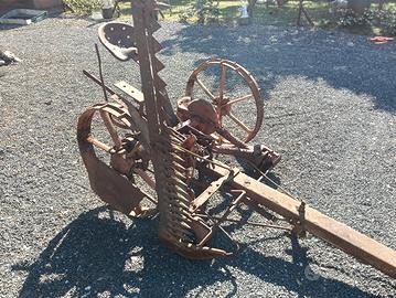 falciatrice Laverda per arredo giardino primi 900