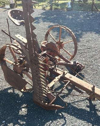 falciatrice Laverda per arredo giardino primi 900