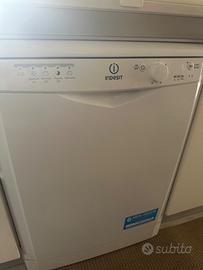 Lavastoviglie Indesit