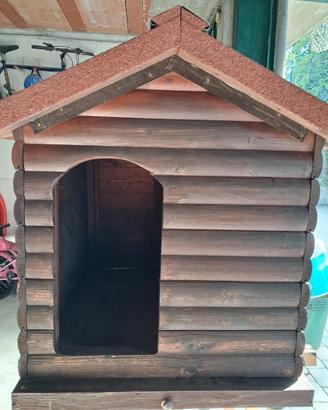 Cuccia per cani in legno