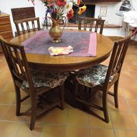 Tavolo Rotondo Elegante in Legno