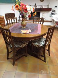 Tavolo Rotondo Elegante in Legno