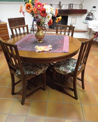 Tavolo Rotondo Elegante in Legno