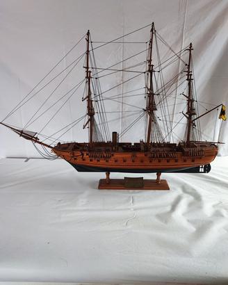 Barca artigianale in legno