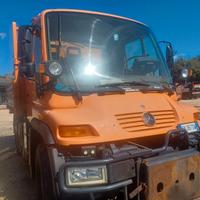 Unimog u300 con spragisale e lama