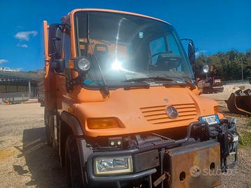 Unimog u300 con spragisale e lama