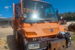 Unimog u300 con spragisale e lama