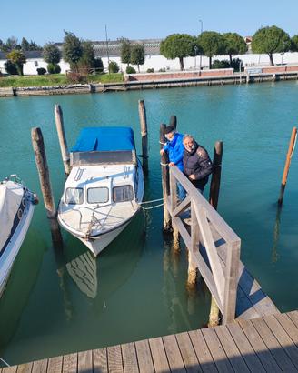 pilotina norvegese con pontiletto posto barca