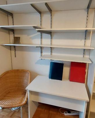 Stock di mobili e  arredi al miglior offerente!