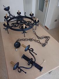 Lampadario in ferro battuto in stile medievale