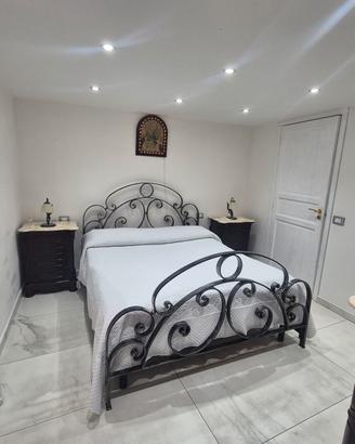 Letto in Ferro Battuto e Trittico Legno e Marmo 