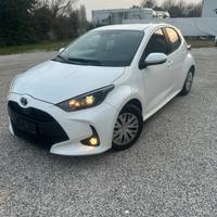 Toyota Yaris Hybrid Business