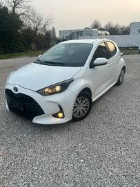 Toyota Yaris Hybrid Business
