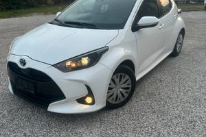 Toyota Yaris Hybrid Business
