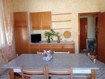 Cucina componibile con elettrodomestici