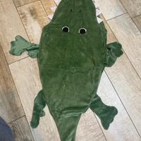 Sacco a pelo a forma di coccodrillo in coral