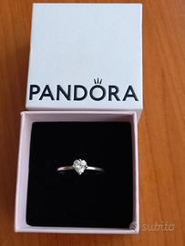 Pandora Anello solitario con cuore Taglia 52