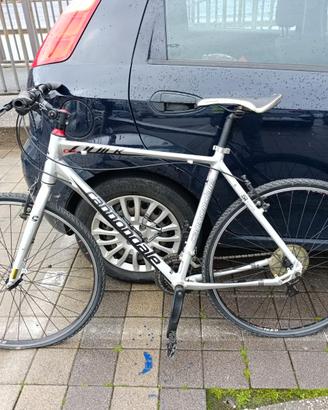 Bicicletta MTB cannondale con telaio in alluminio