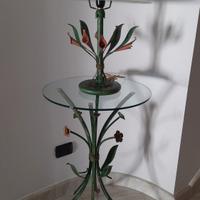 Tavolino  elegante con vetro  e Lume in ferro 