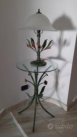 Tavolino  elegante con vetro  e Lume in ferro 