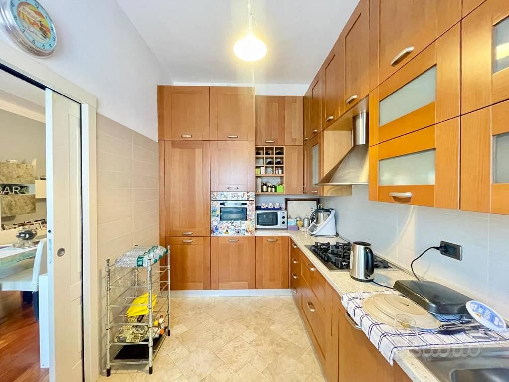 Appartamento di 125 m² con 4 locali e box auto a P - Altro