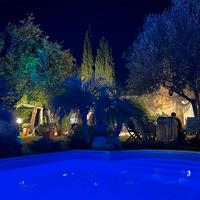 Villa con piscina e giardino sui quattro lati