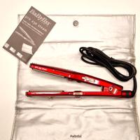 Piastra a vapore Babyliss per lisciare i capelli.