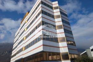 AMPIO E LUMINOSO UFFICIO In zona servita proponiam