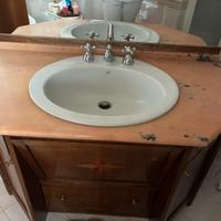 Monile bagno con lavello e rubinetteria