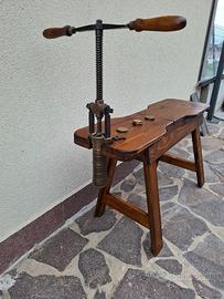 Torchio antico, in bronzo per pasta fatta in cada