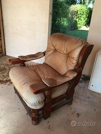 poltrone vintage in legno massello e pelle