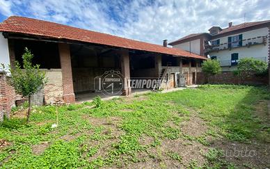 VOLPIANO - RUSTICO CON DEPOSITI E GIARDINO PRIVATO