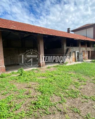VOLPIANO - RUSTICO CON DEPOSITI E GIARDINO PRIVATO
