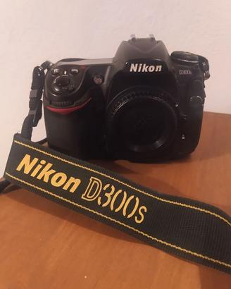 Nikon D300s + 16-85 F3,5/5,6 ED VR