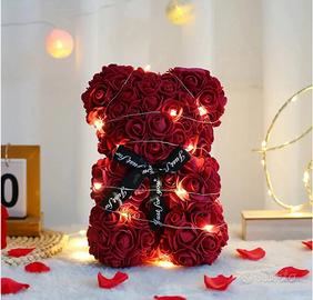 Orso di rose rosso scuro con luci led