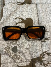 Occhiali da sole neri con lenti chiare