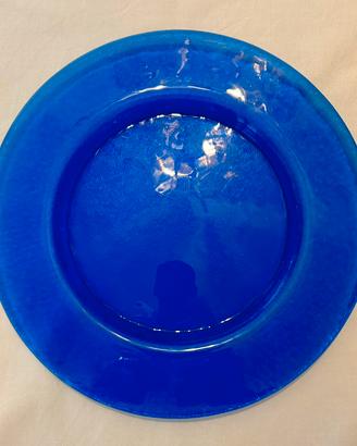 Sottoppiatti e bicchieri blu