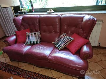 divano in pelle e legno