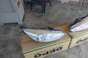 Fari anteriori dx e sx ford focus dal 2014 al 2018