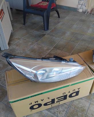 Fari anteriori dx e sx ford focus dal 2014 al 2018